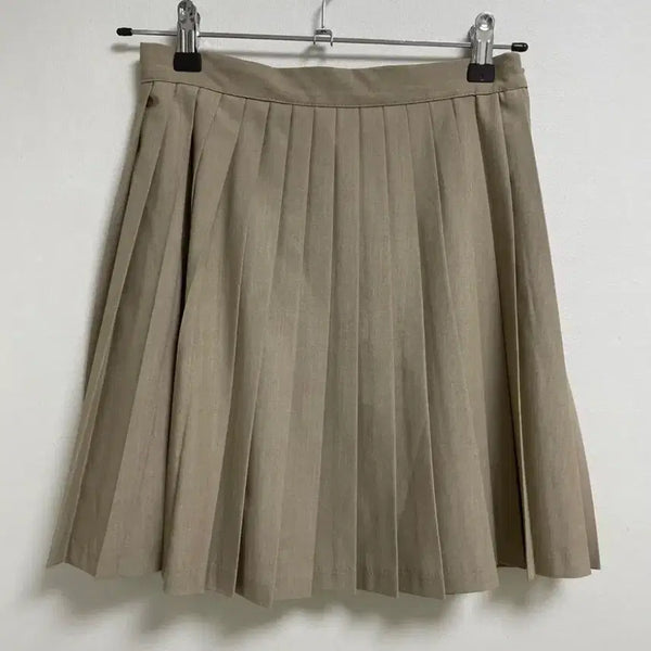 [BUNJANG] Maybe Baby Pleated Mini Skirt Beige / 메이비베이비 플리츠 스커트