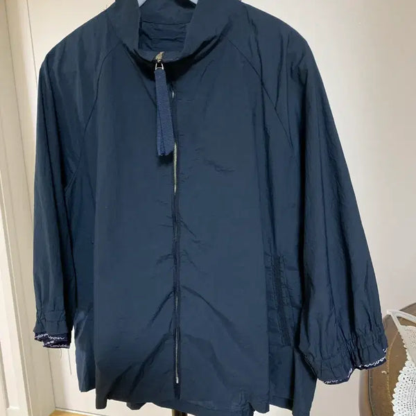 [BUNJANG] Kim Hye Soon Navy Windbreaker Jacket / 김혜순 네이비바람막이