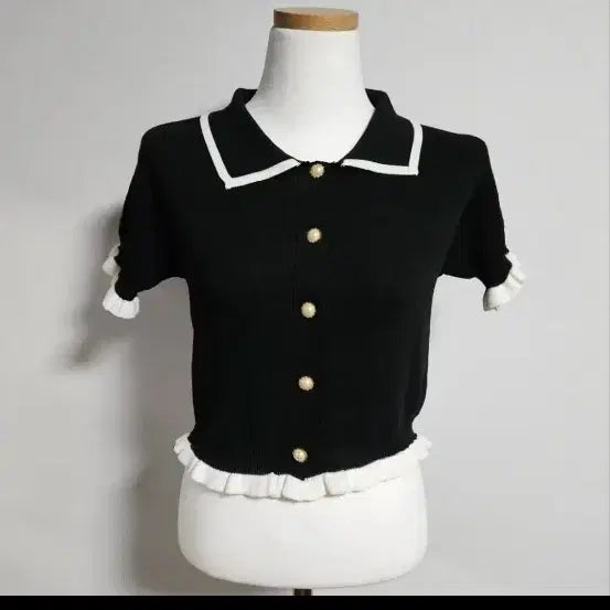[BUNJANG] Colorblock Frill Collar Button Short Sleeve Knit Top / 블랙 화이트 배색 프릴 카라넥 버튼 반팔 니트