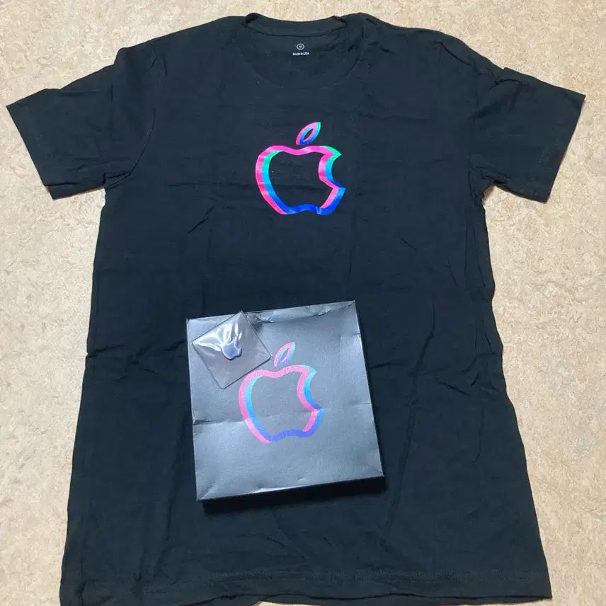 [BUNJANG] Apple Shibuya Limited Edition T-Shirt & Magnets Bundle Set / 애플 Apple 시부야 티셔츠 2종 마그넷 일괄