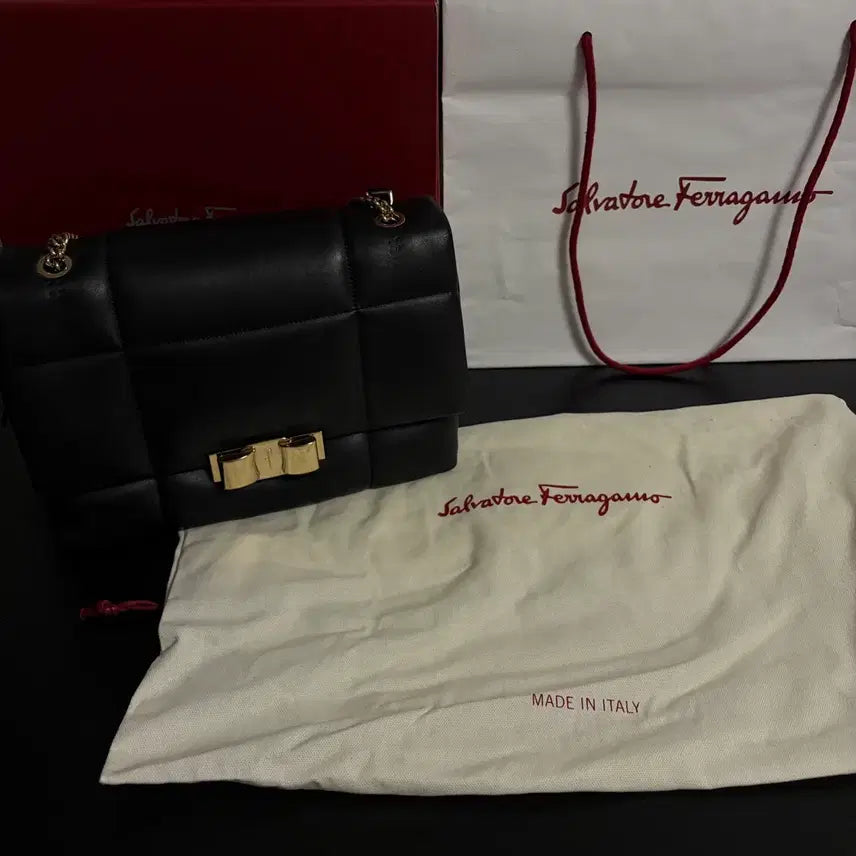 [BUNJANG] Salvatore Ferragamo Black Quilted Chain Shoulder Bag / 살바토레 페라가모 블랙 퀼팅 체인 숄더백
