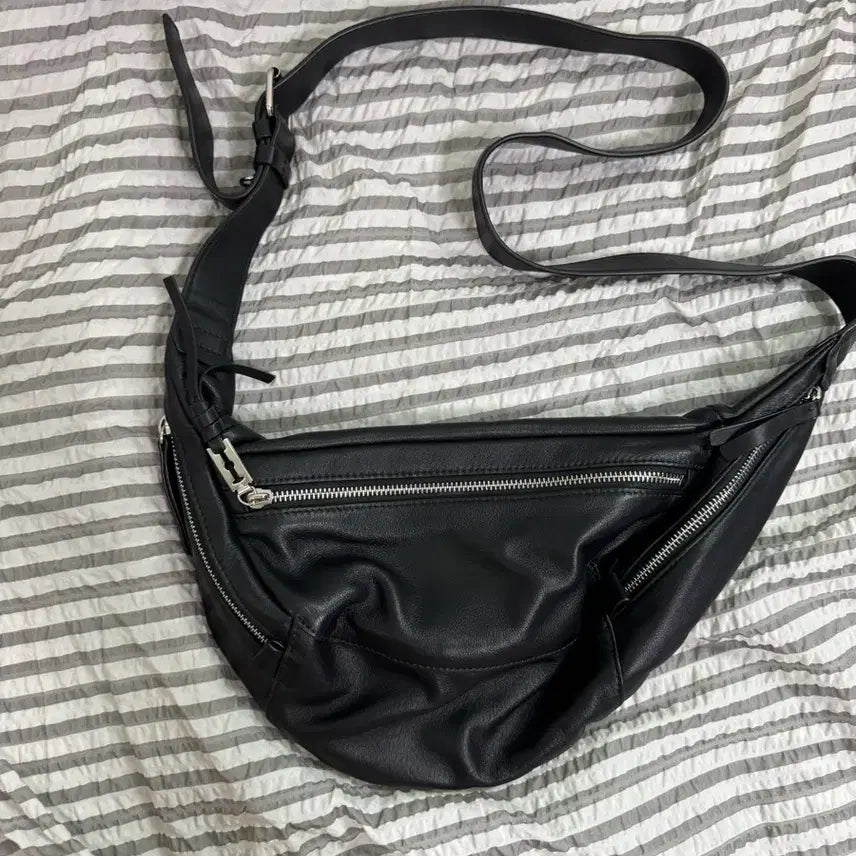 [BUNJANG] Vunke Perfect Motor Leather Crossbody Bag Medium Black / 분크 퍼펙 모터 가죽 크로스백 미듐 블랙
