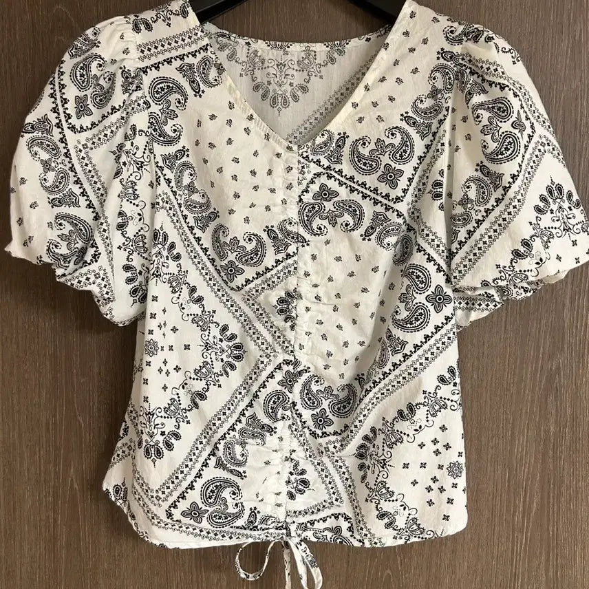 [BUNJANG] Coolkitten Paisley Pattern Short Sleeve Blouse / 쿨키튼 페이즐리 패턴 블라우스