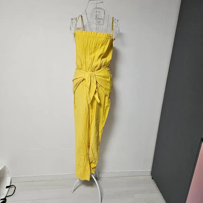 [BUNJANG] BCBG Sleeveless Jumpsuit / BCBG 나시 점프수트 원피스 팬츠