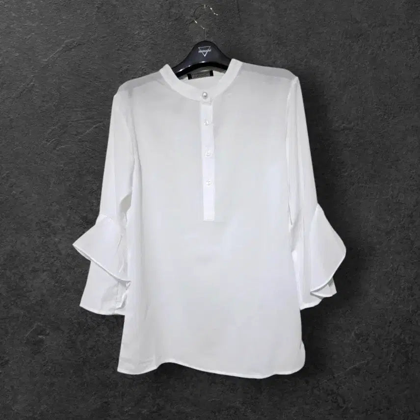 [BUNJANG] Women's White Blouse with Frill Sleeves (Size 66) / 새상품 66 여성 화이트 블라우스 흰색 블라우스 여자 블라우스 새제품