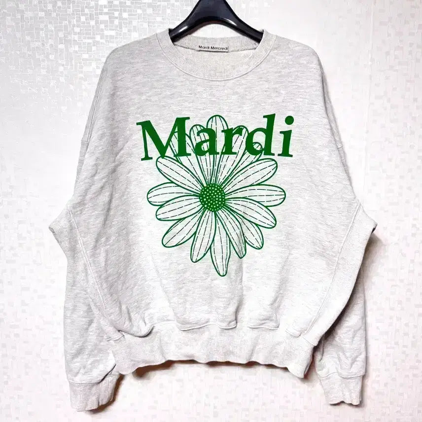 [BUNJANG] Mardi Mercredi Women's Big Logo Sweatshirt Oversized Fit / 마르디 메크르디 여성 빅로고 맨투맨 스웻셔츠 오버핏