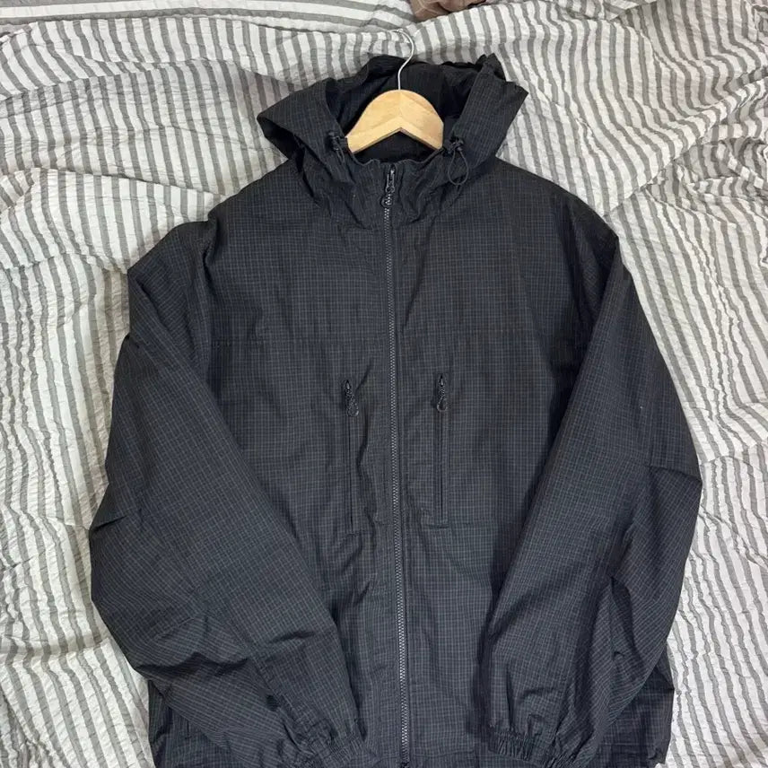 [BUNJANG] SPAO Hooded Windbreaker Navy L Size / 스파오 후드 윈드브레이커 바람막이 네이비 L사이즈