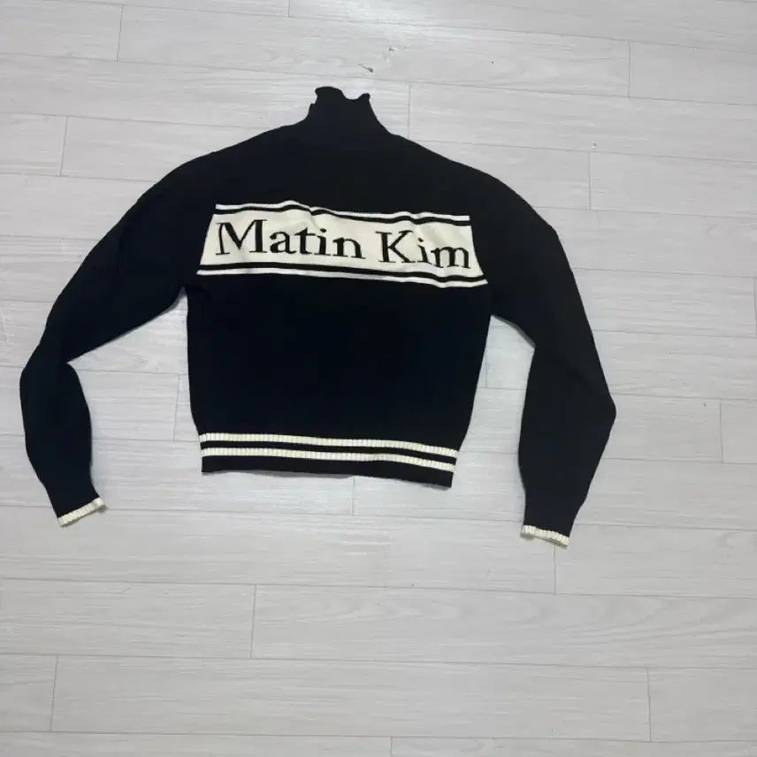 [BUNJANG] Matinkim Logo Knit Black / 마뗑킴 로고 니트 블랙