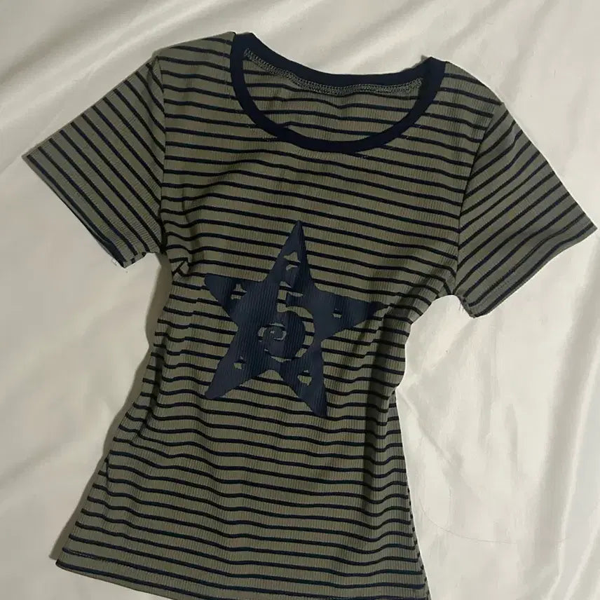 [BUNJANG] Slim Fit Khaki Short Sleeve T-Shirt / 슬림핏 카키색 반팔티 5000원