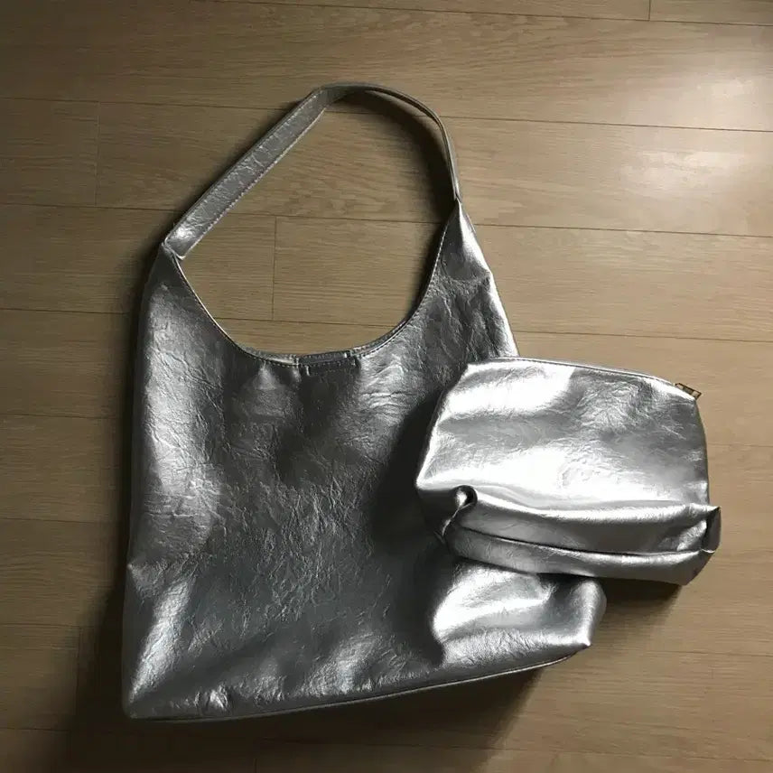 [BUNJANG] Silver Shoulder Bag with Pouch / 실버 숄더백 +파우치 증정