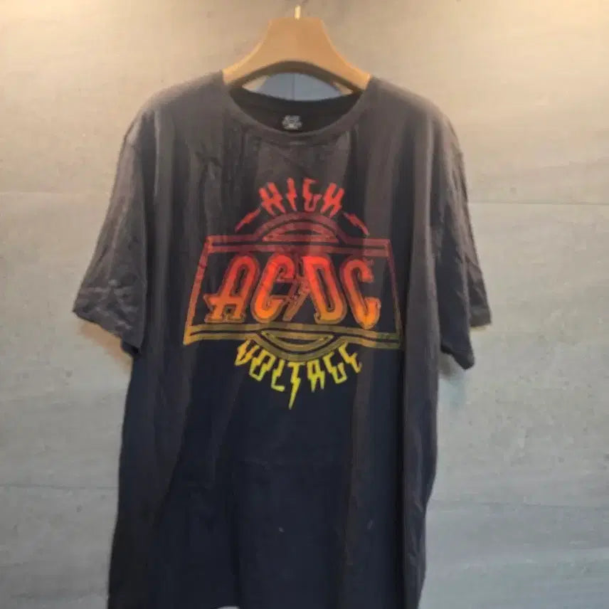 [BUNJANG] ACDC High Voltage Graphic T-Shirt / ACDC. 하이 볼티지. 반팔티.
