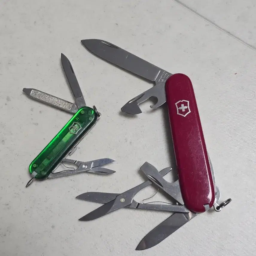 [BUNJANG] Victorinox Ballpoint Pen Mini Tool & Multitool Bundle / 빅토리녹스 볼펜 미니툴과 멀티툴 일괄