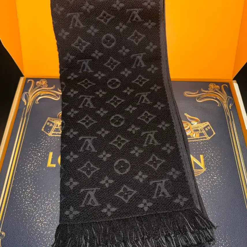 [BUNJANG] Louis Vuitton Monogram Muffler Black / 새상품급 루이비통 모노그램 머플러 블랙