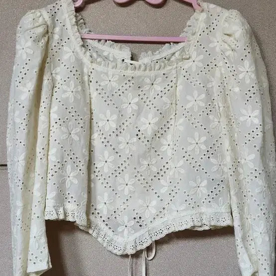 [BUNJANG] Tara By Motion Embroidered Blouse Ivory / 타라바이모션 자수 블라우스 아이보리