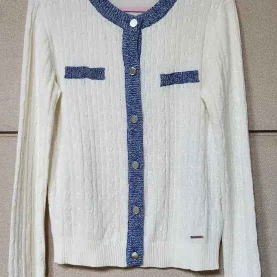 [BUNJANG] Guess Colorblock Cardigan White / Guess  배색 가디건 화이트