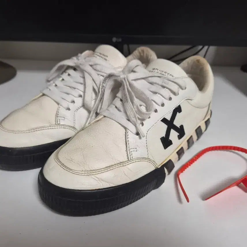 [BUNJANG] Off-White Arrow Low Bulk White Leather Sneakers / 오프화이트 스니커즈 41 애로우 로우 벌크 화이트 레더