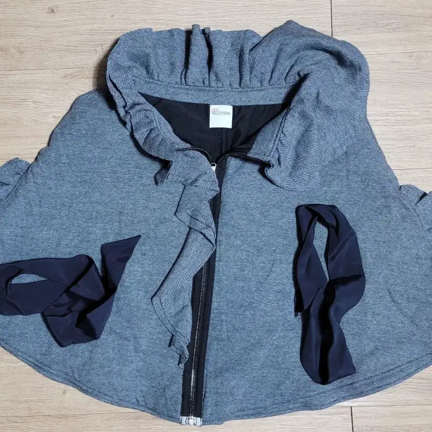 [BUNJANG] REDValentINO Blue-Gray Ruffled Cape / 레드 발렌티노 블루그레이 러플 케이프/망토 택만없는 거의 새거