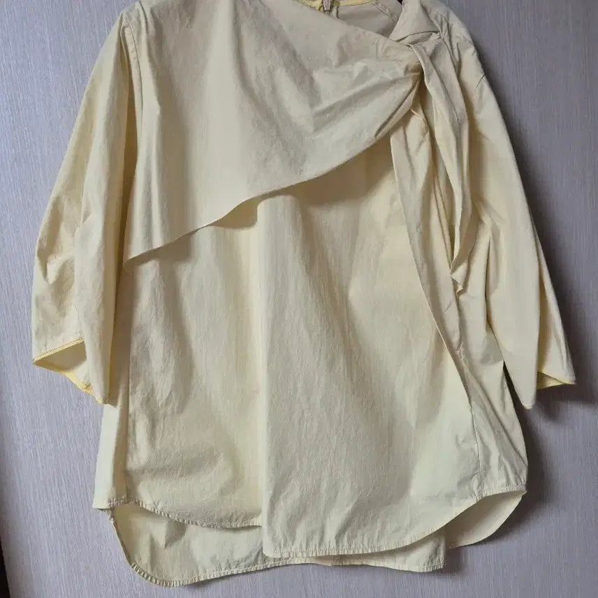 [BUNJANG] LATT Twisted Blouse / 레트바이티 LATT 블라우스 꼬임 블라우스 한섬