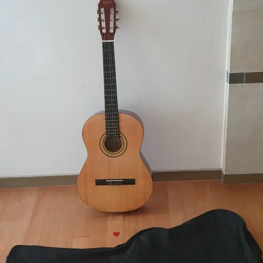 [BUNJANG] Maple Classic Acoustic Guitar with Bag & Picks / Maple 클래식 통기타 (가방 & 기타Pick.포함)판매합니다^^