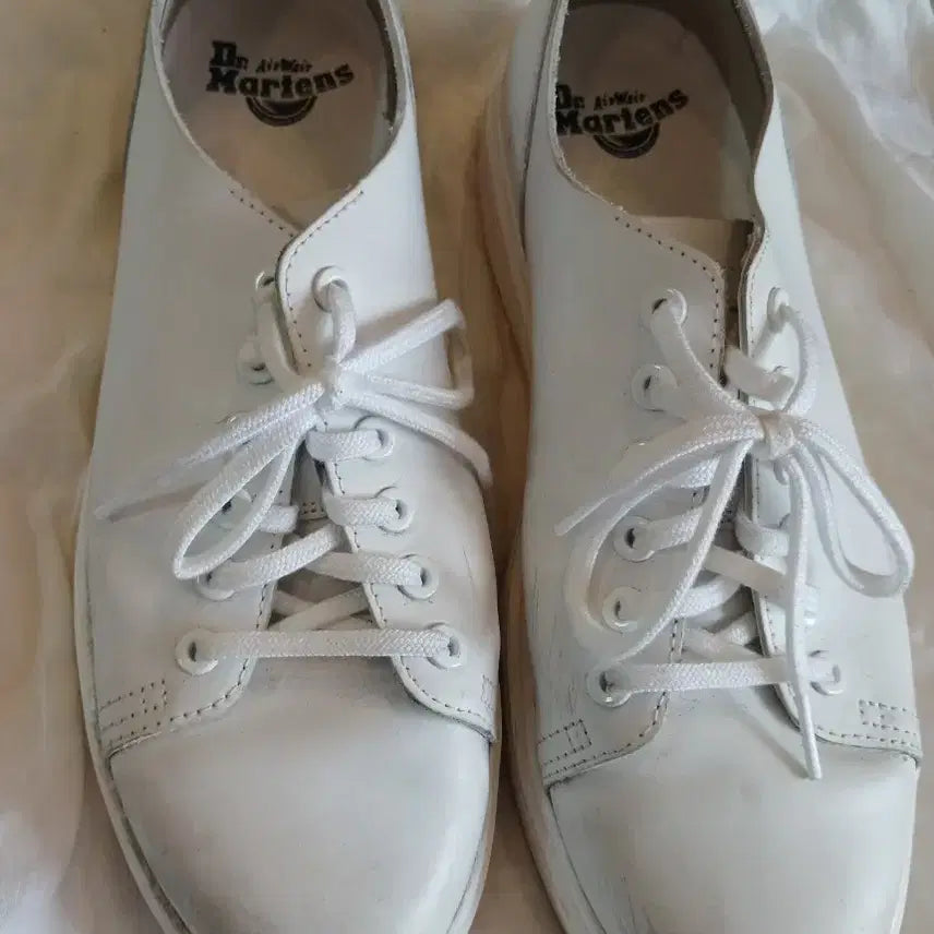 [BUNJANG] Dr. Martens White Sneakers Size 270 / 닥터마틴 화이트 스니커즈 270