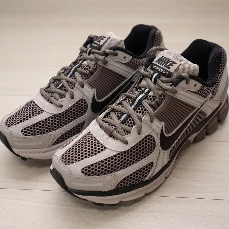 [BUNJANG] Nike Zoom Vomero 5 College Grey Cave Stone / [265] 나이키 줌 보메로 5 칼리지 그레이 케이브 스톤