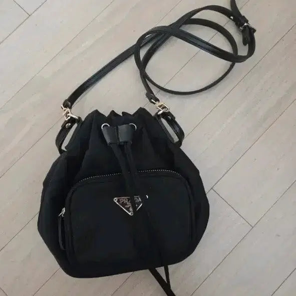 [BUNJANG] Prada Mini Bucket Bag Crossbody Shoulder Bag / 프라다버킷백 프라다크로스백 프라다숄더백 복조리가방 미니백 여성크로스백