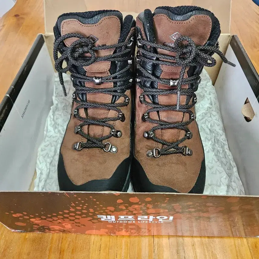 [BUNJANG] Campline Hiking Boots (255mm) / 등산화(255)