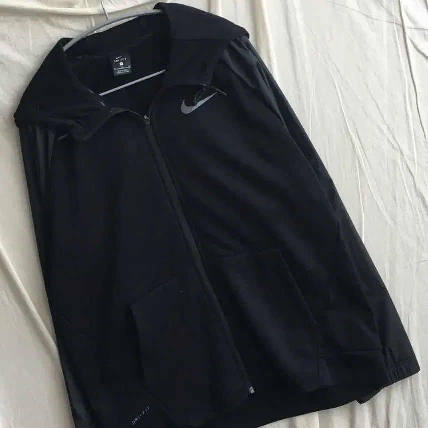 [BUNJANG] Nike Swoosh Logo Functional Hoodie Zip-up / 나이키 스우시로고 기능성 후드집업