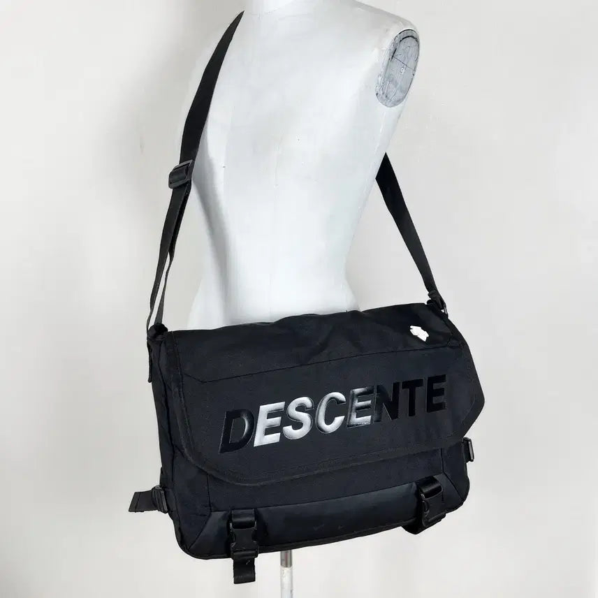 [BUNJANG] Descente Black Crossbody Messenger Bag / 데상트 크로스백 메신저백 블랙 가방 라덴 빈티지