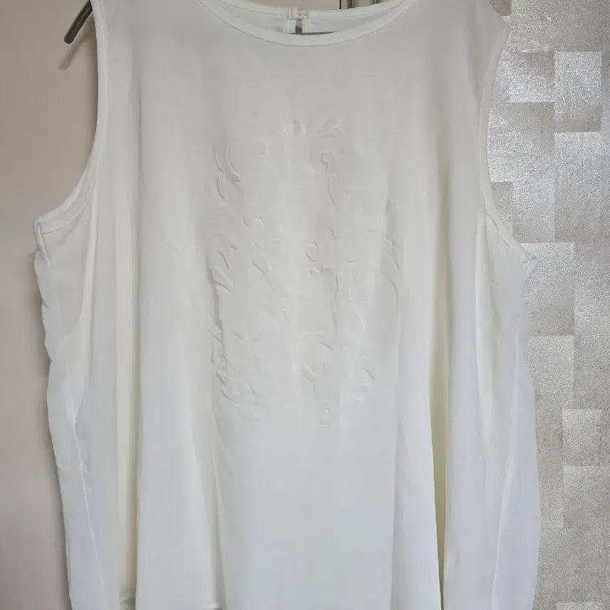 [BUNJANG] Ivory Sleeveless Blouse with Lace Pattern / 레이스 민소매 블라우스 아이보리