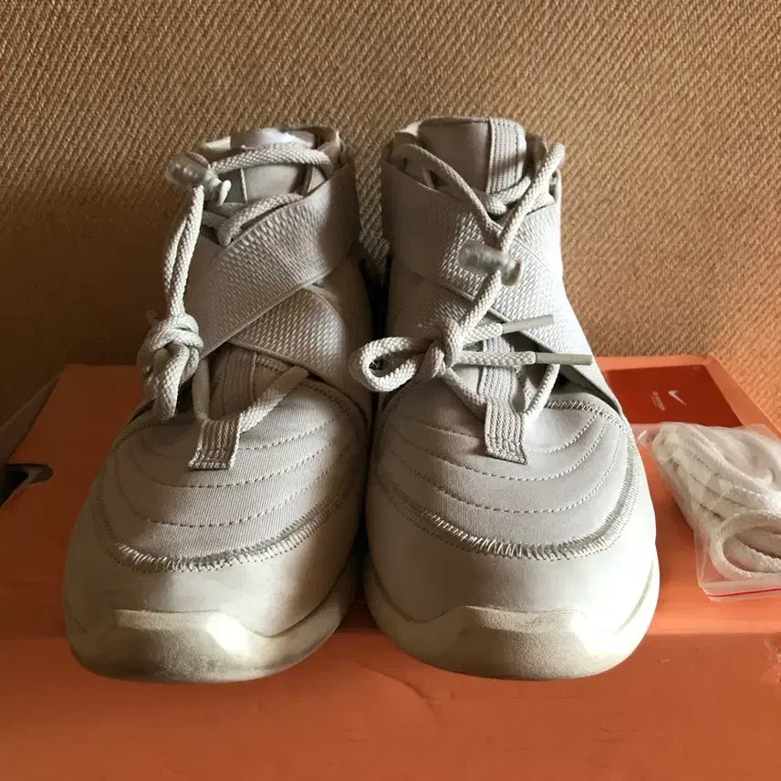 [BUNJANG] Nike x Fear of God Air Fear of God Raid Light Bone / 나이키 피어오브갓 레이드 라이트 본 295