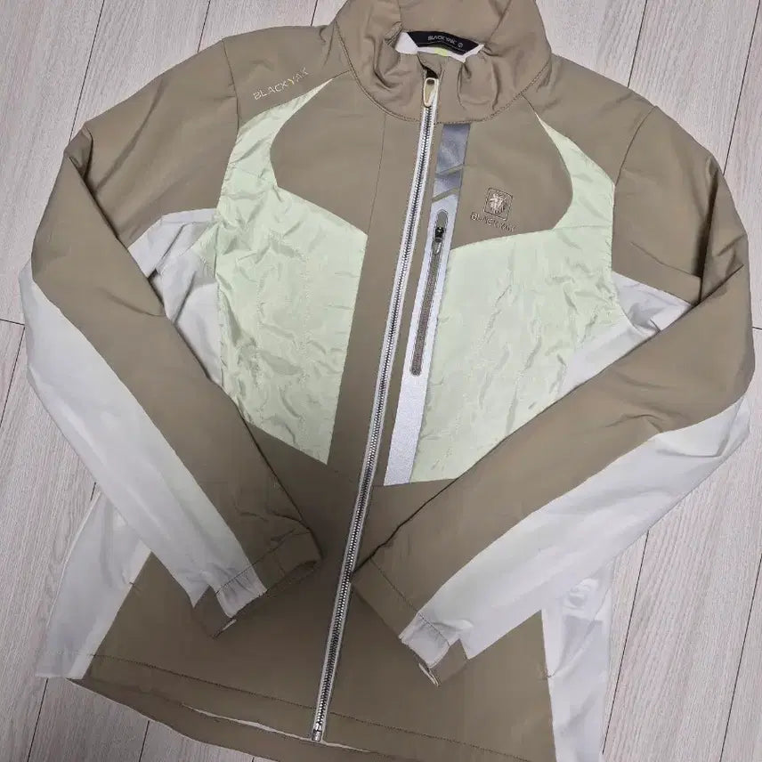 [BUNJANG] Black Yak Women's Polartec Full Zip Jacket Size M / 블랙야크 여성 폴라텍 집업 자켓 사이즈95m상태는 새상품급인데 뒷목 형광로고 떨어짐 있어 싸게내놔요여러 중고사이트에도 같이 판매하고 있어서 삭제되면 팔린거에요~오염 하자