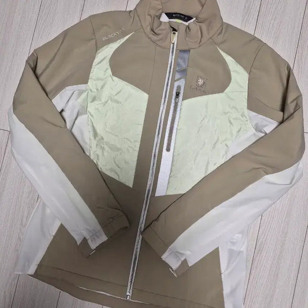 [BUNJANG] Black Yak Women's Polartec Full Zip Jacket Size M / 블랙야크 여성 폴라텍 집업 자켓 사이즈95m상태는 새상품급인데 뒷목 형광로고 떨어짐 있어 싸게내놔요여러 중고사이트에도 같이 판매하고 있어서 삭제되면 팔린거에요~오염 하자