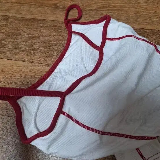 [BUNJANG] White Red Color Block Cropped Tank Top (One Size) / (새상품) 화이트 레드 배색 크롭 나시(프리)