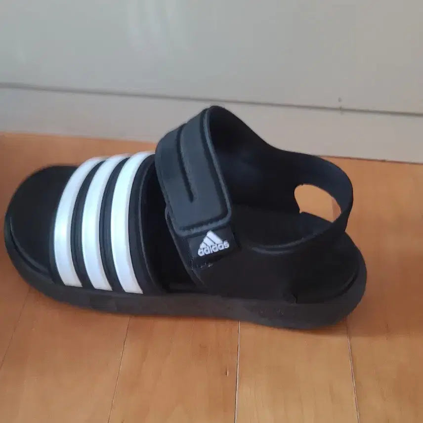[BUNJANG] Adidas Adilette Comfort Sandals / 아디다스 샌들 블랙 화이트