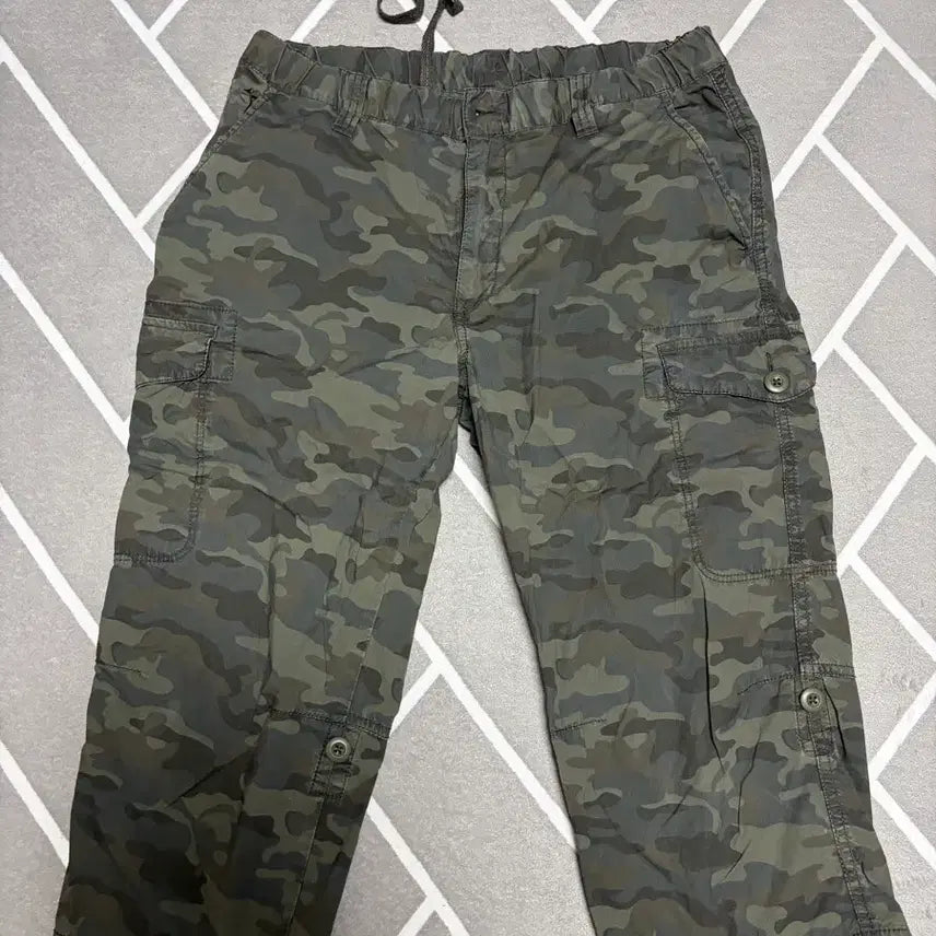 [BUNJANG] Uniqlo Camouflage Cargo Shorts - Size M / 유니클로 카모플라쥬 카고 반바지 일판 m사이즈