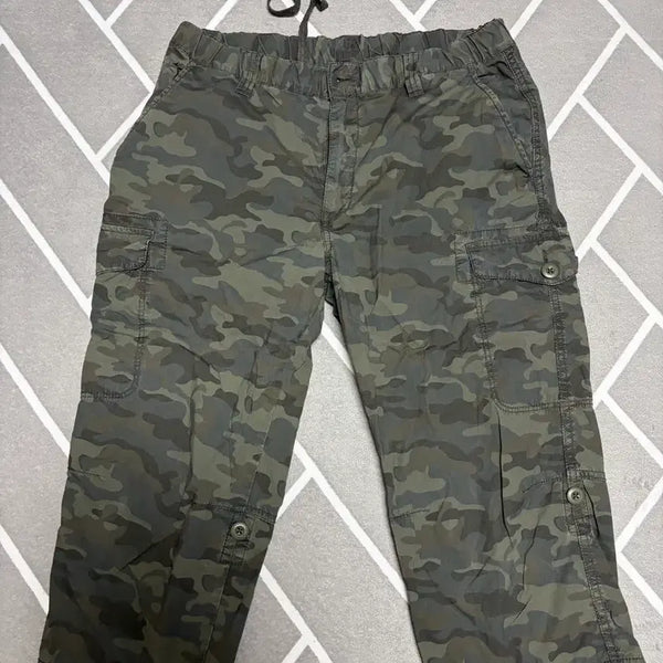 [BUNJANG] Uniqlo Camouflage Cargo Shorts - Size M / 유니클로 카모플라쥬 카고 반바지 일판 m사이즈