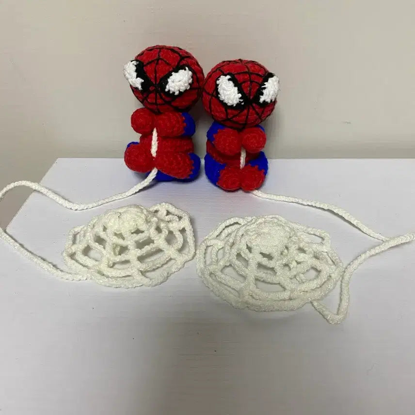 [BUNJANG] Spiderman Knitted Doll Keychain with Web / 스파이더맨 뜨개 인형 키링 (거미줄 포함)
