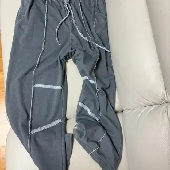 [BUNJANG] Matinkim Grey Stitch Detail Training Pants L / 마뗑킴 그레이 트레이닝 팬츠L