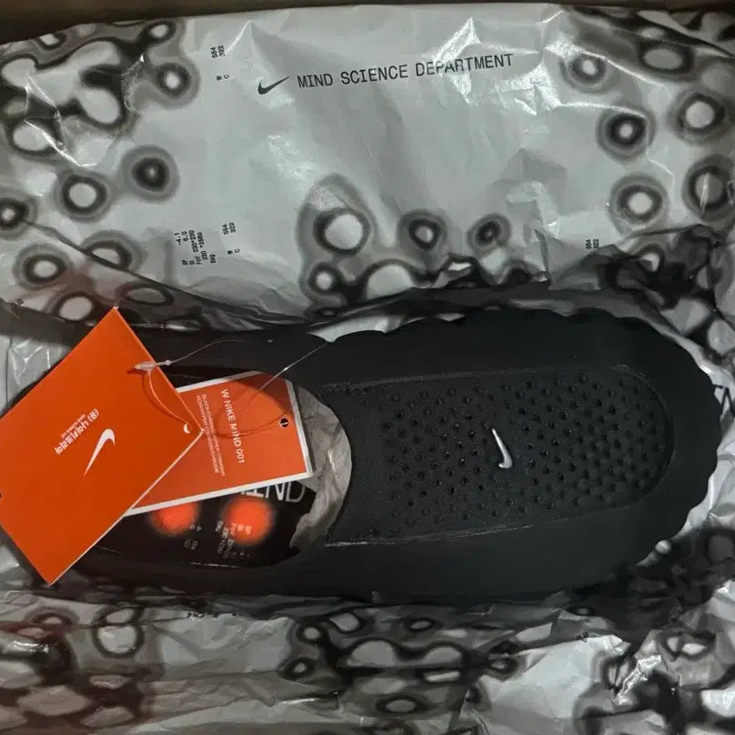 [BUNJANG] Nike Mind 001 Black Hyper Crimson Chrome Sneakers (Unworn, New) / [미착화/새제품]Nike 나이키 마인드 001 나코탭
