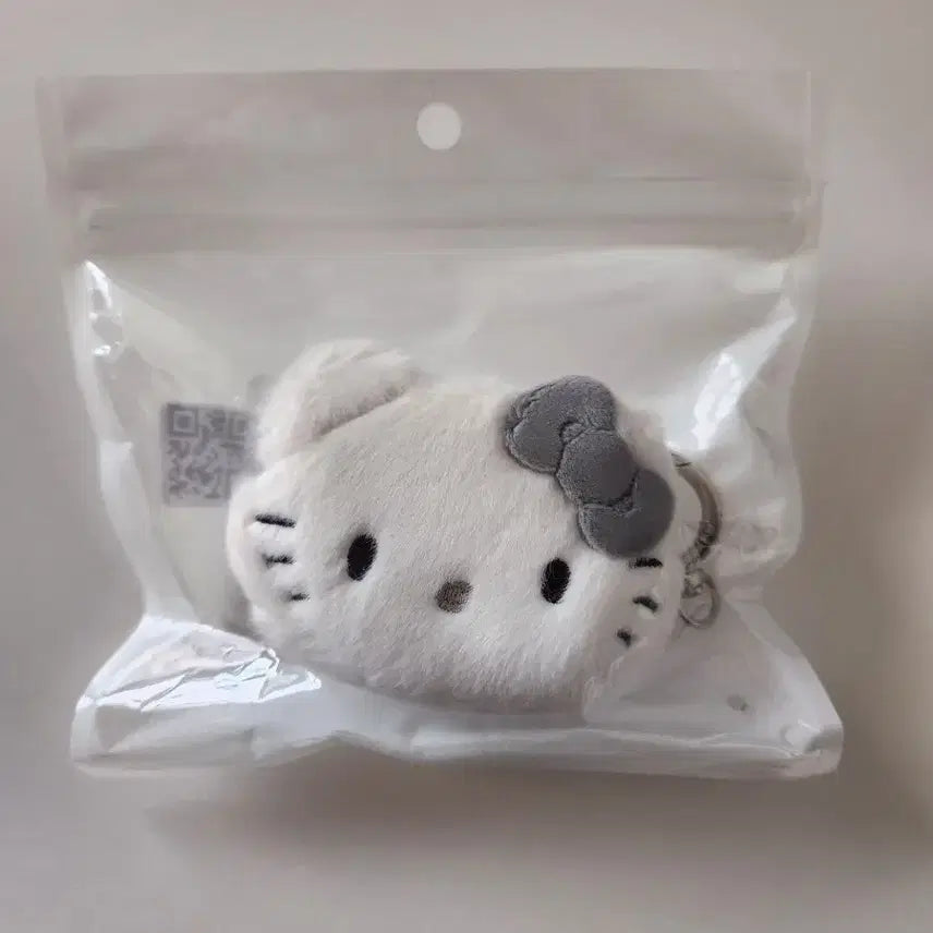 [BUNJANG] Sanrio Hello Kitty Monotone Mini Pouch with Keychain / 새상품/ 키티 모노톤 미니파우치, 키티 파우치키링 정품 라이센스 산리오 키티 페이스파우치