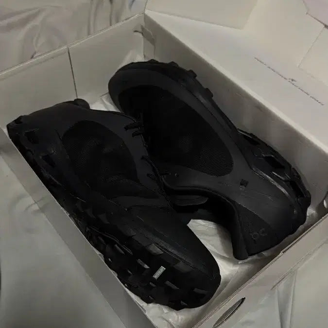 [BUNJANG] Onrunning Cloudventure Peak All Black Shoes / 온러닝 파프 클라우드벤쳐 피크 올 블랙 300