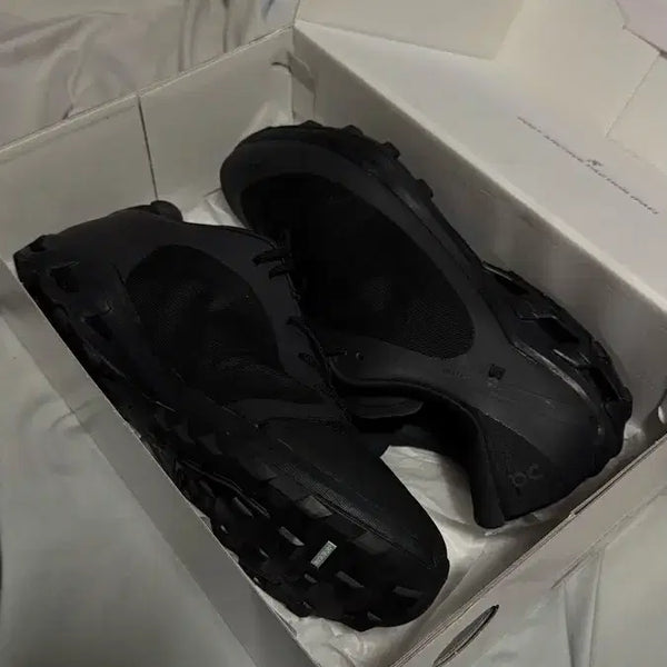 [BUNJANG] Onrunning Cloudventure Peak All Black Shoes / 온러닝 파프 클라우드벤쳐 피크 올 블랙 300
