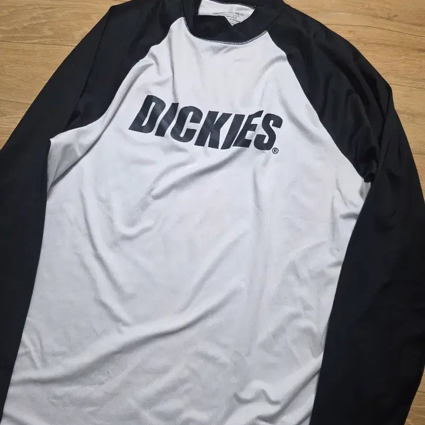 [BUNJANG] Dickies Long Sleeve Rash Guard Top / L.   디키즈 긴팔 래쉬가드 상의