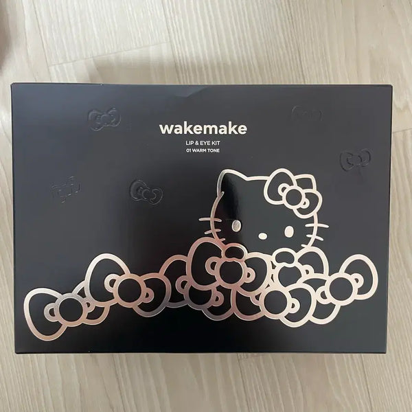 [BUNJANG] WAKEMAKE Hello Kitty Black Edition Lip & Eye Kit Ready Bag Warm Tone Set Soft Blurring Eyeshadow Palette Candy Coral Blurring / 웨이크메이크 헬로키티 블랙 에디션 립앤아이 키트 레디백 웜톤 세트 소프트블러링 아이 팔레트 캔디코랄블러링