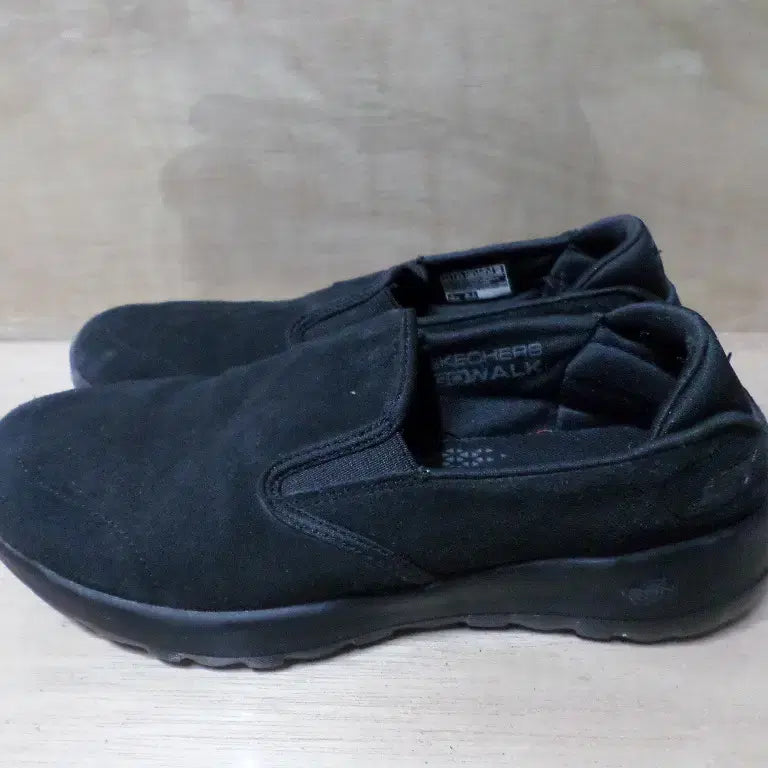 [BUNJANG] Skechers Go Walk Suede Sneakers / 후루룩구제3 235 스케쳐스 스웨이드 고워크 블랙 운동화 260811