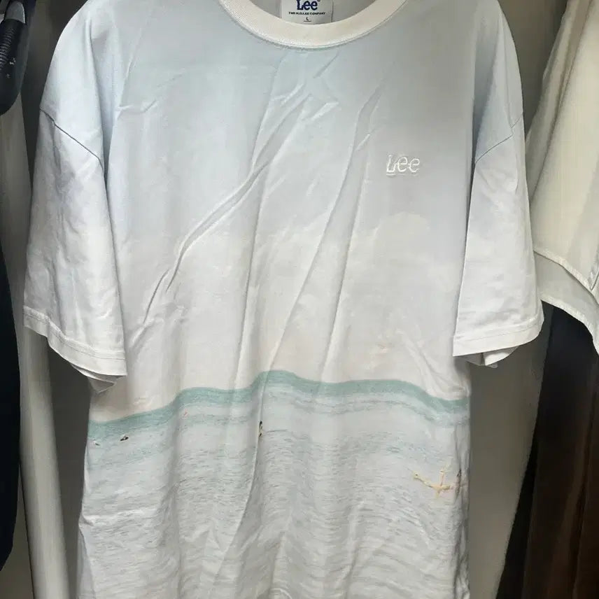 [BUNJANG] Lee Cool Touch Beach Graphic T-Shirt Sky Blue L / 리(Lee) 쿨터치 비치 전판 그래픽 티셔츠 스카이 블루