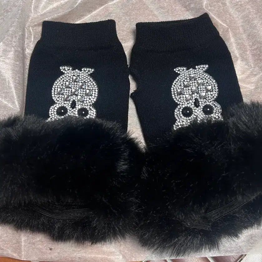 [BUNJANG] Owl Cubic Fur Trimmed Knit Fingerless Gloves / [최상급] 부엉이 큐빅 퍼 트리밍 니트 핑거리스 장갑 (손가락 트임 장갑/워머)