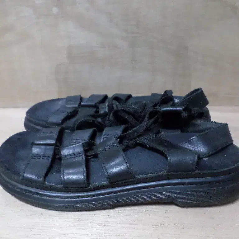 [BUNJANG] Dr. Martens Christina Black Sandals / 후루룩구제3 230 닥터마틴 크리스티나 블랙 샌들 슬리퍼 260811