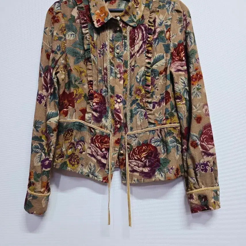 [BUNJANG] Keis Two-Piece Floral Pattern Blouse and Skirt Set / 키이스 투피스 플로럴 패턴 블라우스 스커트